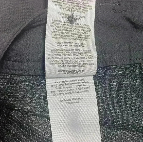 Columbia Omni Wick Cargo Shorts.  Ladies size 12 - Picture 7 of 8